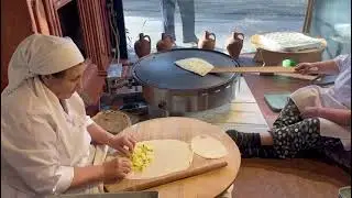 G&ouml;zleme - Panqueca turca feita de farinha de trigo normal e integral, recheios variados