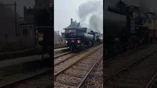 de 52 532 stoomtrein ZLSM Kerst express komt aan en rangeren in station Schin op Geul