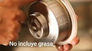 Instalaci&oacute;n de contra canasta con trampa en una tarja para fregadero