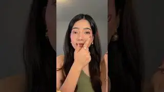 Applying manga lashes