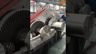 Do you know what type of gearbox is? #gearbox #triple #gear #shaft #industrial #mining #transmission