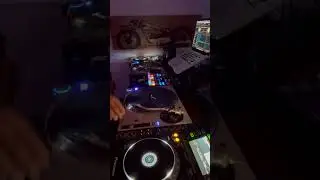 set en vivo de HNG, Italo disco, pop esp y mexican italo