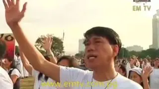 Thousands of Filipino Catholics March Against Drug Related Killings