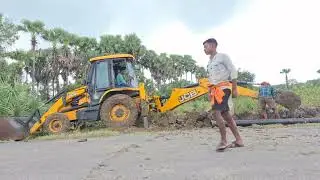 JCB DIGGING SOIL | JCB WORKING ON THE ROAD AND DIGGING SOIL TO LINE PIPELINE IN VILLAGE FARMING AREA