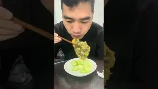 A 40-Year-Old Man’s Breakfast Face Tells a Story