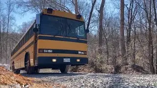 Автобус Crown Detroit Diesel 6V92TA Послушайте этот визг турбонаддува, когда автобус трогается с ...