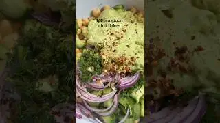 Simple and delicious avocado dressing #Chickpea#cucumber#salad
