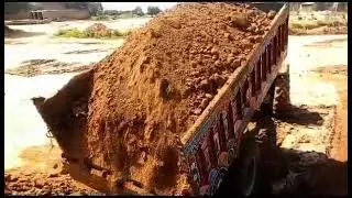 Unloading mud for handmade bricks 😲/Matti unload Kesy ki jati hy /#handmadebricks#construction