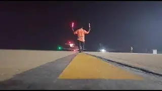 Aircraft Marshaller Parking CL605#aviation #youtube