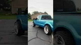 Stanced Ford F250 Super Duty!😎 #FordF250 #Powerstroke #DieselTrucks #shorts