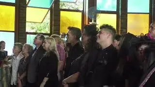 In liefdevolle herinnering van Pastoor Michiel, Betsie en Martin Erasmus.