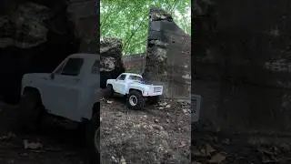 Element Gatekeeper & Axial SCX10.2 bunker crawling