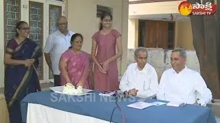 Author Venigalla Komala's Kalaratri Book || Lanches By Sakshi ED K Ramachandra Murthy
