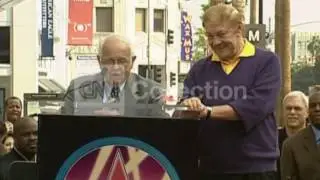 FILE:LA LAKERS OWNER JERRY BUSS DIES