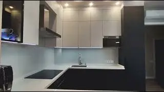 Quick review of blue and white, ceiling height kitchen with breakfast bar by Formahome Dublin