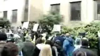 Muslim extremists hurling abuse at British Heroes in Luton 10/3/09