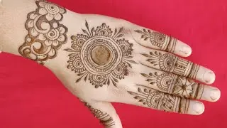 New back hand mehandi design!!by @Muskanhennna 