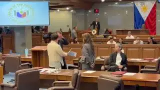 WATCH: Senator Rodante Marcoleta confers with fellow senators regardin...