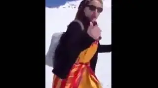 une Kabyle qui ski