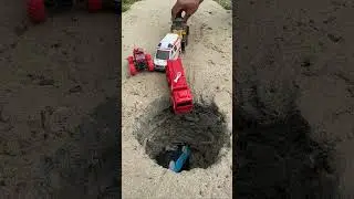 jcb pushing 5 cars in to deep pit monster jam seeing near #jcb #jcpbackhoe #jcp #jcbvideo #toys #car