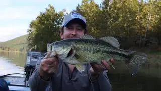 Fishing a SMALL MOUNTAIN LAKE in PENNSYLVANIA!