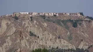Mundalban' e l' criatur' d' 'na vot'  (Montalbano e i bambini di una volta)