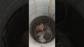 The process of digging Wells with shovels