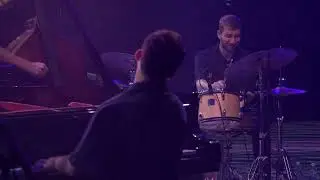 Avishai Cohen New Trio - Simchover (Live at Jazz &agrave; Vienne)