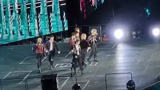 Stray Kids MANIAC Tour | LA day 1 | Hellevator, TOP