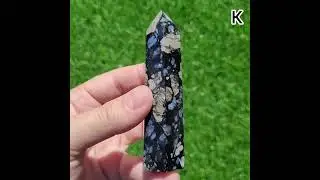 Llanite, Que Sera Crystal Towers