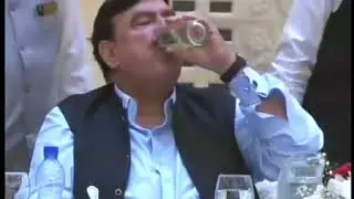 Sheikh Rasheed Eating Food