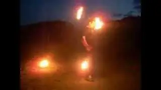 feuert&auml;nzer flamingguenel der mit dem feuertanzt Feuershow