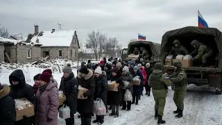 Life After the War: Russian Soldiers Deliver Food Door-to-Door in Ukrainian Villages They Captured!
