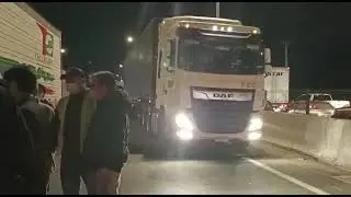 Camioneros despejan Ruta D-43