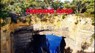 TASMANS ARCH--TOURIST ATTRACTION IN EAGLEHAWK NECK, TASMANIA