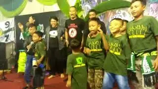 Boncil ngecant bersama capo capo bonek