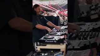 Master #solomun is mixing using 5 decks 👑❤️&zwj;🔥❤️&zwj;🔥