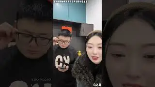 小莫跟李总是情敌，小莫得到了冉哥，小莫挽着冉哥的手，故意秀给李总看。
