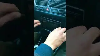 Comment faire pour Retirer un &eacute;cran ou une autoradio en moins de 30 sec sans le Materiel d origine