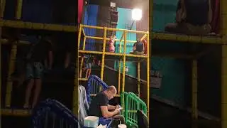 Sala kids da Cin&eacute;polis (as crian&ccedil;as curtem mais os brinquedos do q o filme 😂) #cinema #cinepolis