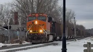 CSX (BNSF) C801 going fast with snow with a nice shot and nice lighting! 