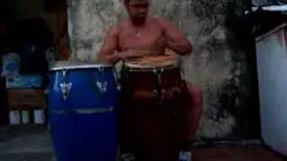 Gustavo Mar&iacute;n practicando otros ejercicios en las congas