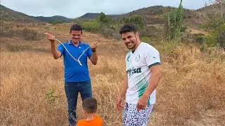 Só pra quem acredita! Procurando água com galho de goiabeira 