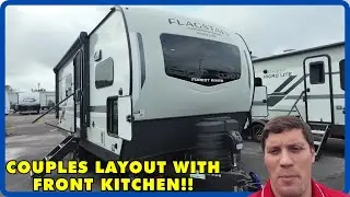Прицеп для путешествий с кухней на переднем дворе для пар! Forest River Flagstaff Micro Lite 25MB...