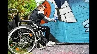 Bunte Botschaft: Jugendliche sprayen f&uuml;r die Demokratie