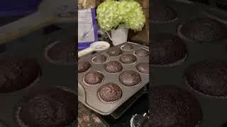 Chocolate #lavender #cupcakes are Perfect for spring! Recipe: therosetable.com.
