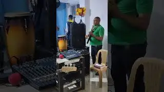 Adoration par fr Olrick Fleuranvil. (Revey Flambeau C&eacute;leste)