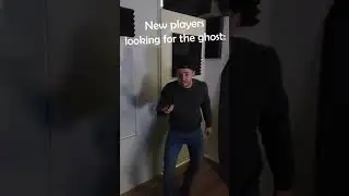 How new players look for the ghost vs how pros look for the ghost - Phasmophobia #shorts