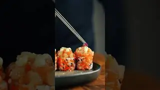 Ролл с опаленным лососем и гребешком 😏 #japan #sushi #foodie #tasty #eating #важнаярыба #fila
