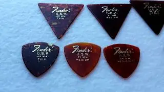 Vintage Guitar Picks - 6.3 Fender Late 1970's Gold Foil Print